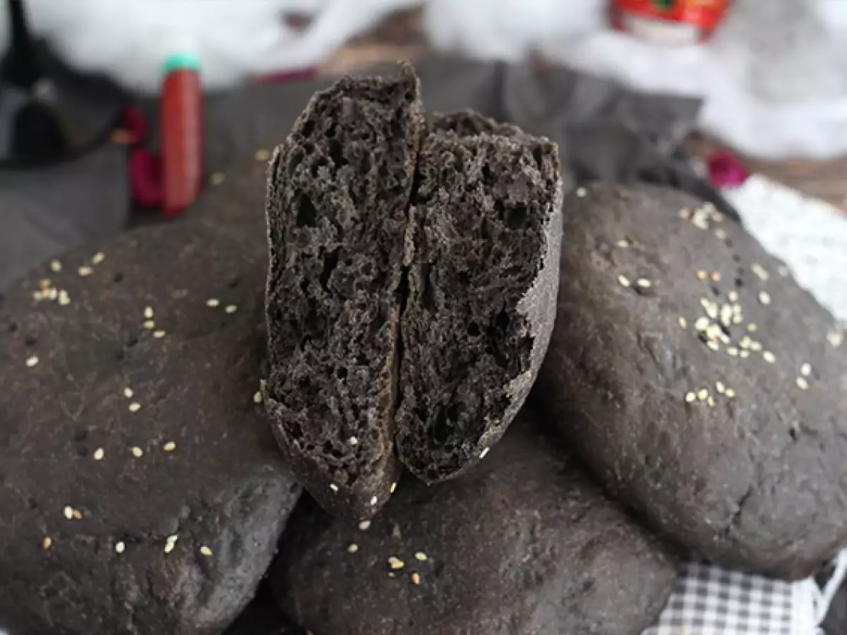 Černé burgerové bulky se sépiovým inkoustem - foto 2