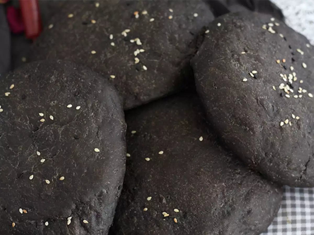 Černé burgerové bulky se sépiovým inkoustem - foto 3