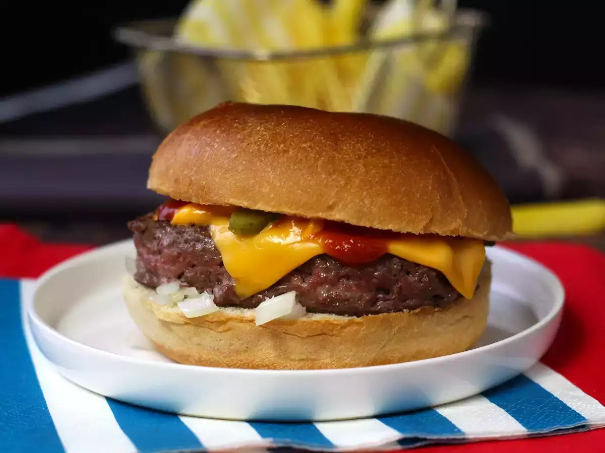 Cheeseburger, slavný hamburger, který všichni milují! - foto 6