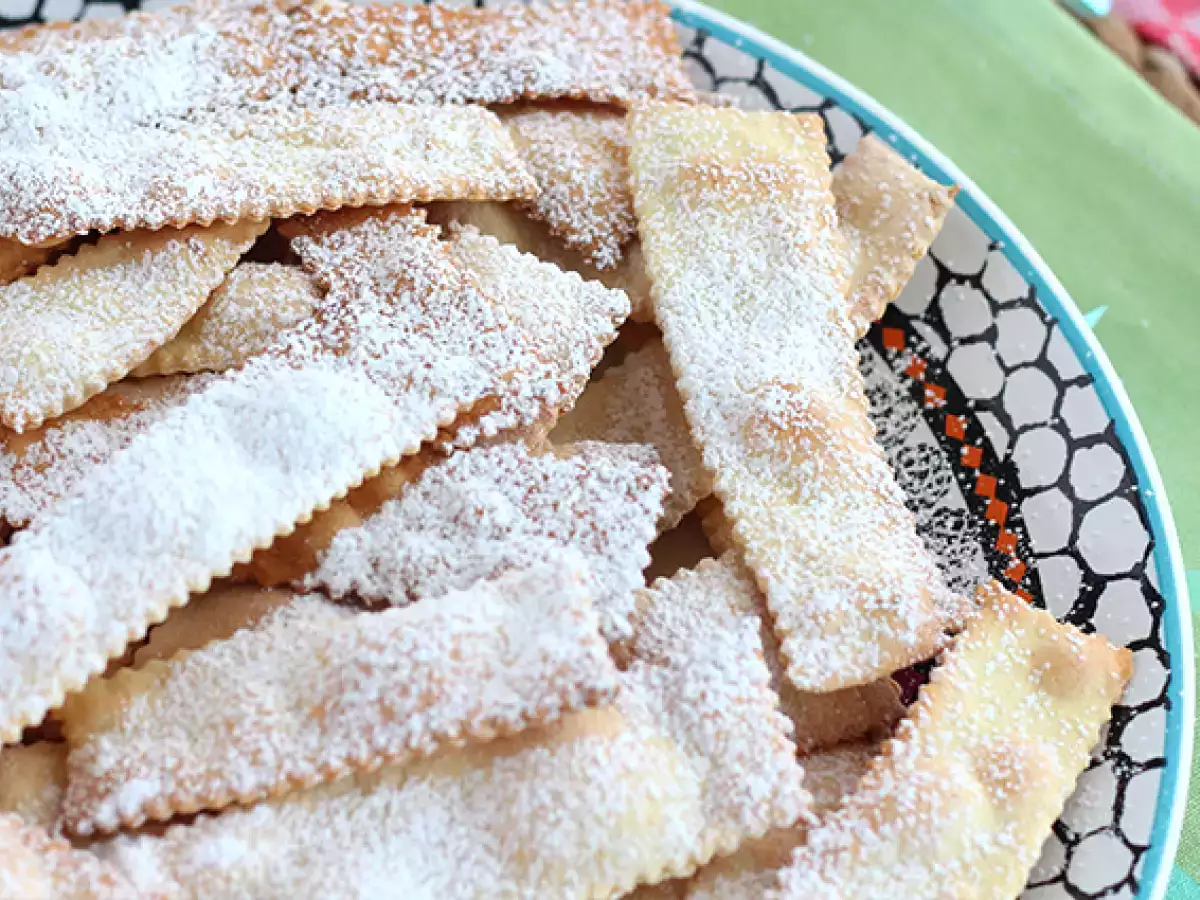 Chiacchiere di carnevale - italské pečené bugnes - foto 2