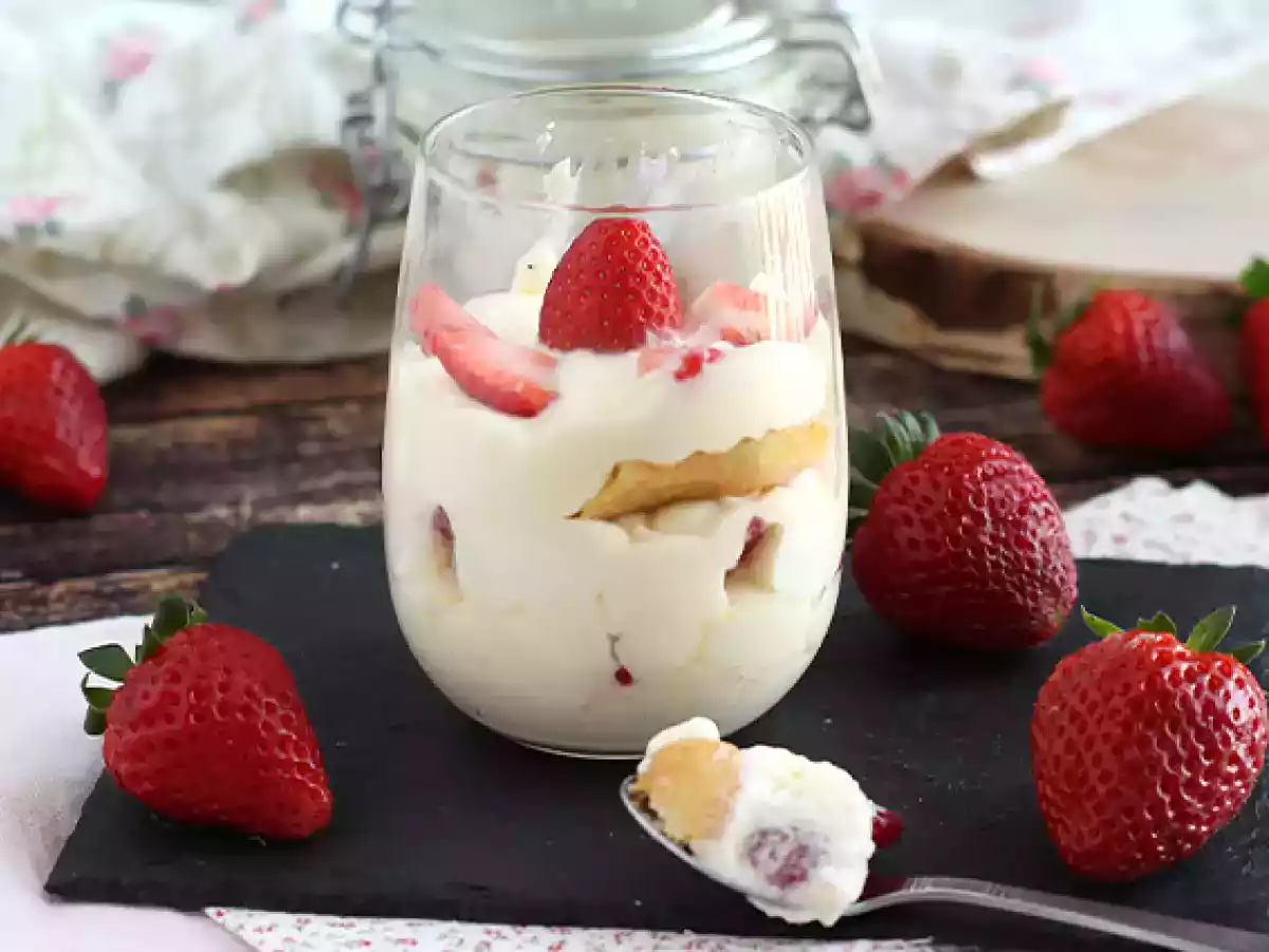 Chlazené jahodové tiramisu v pohárech - foto 2