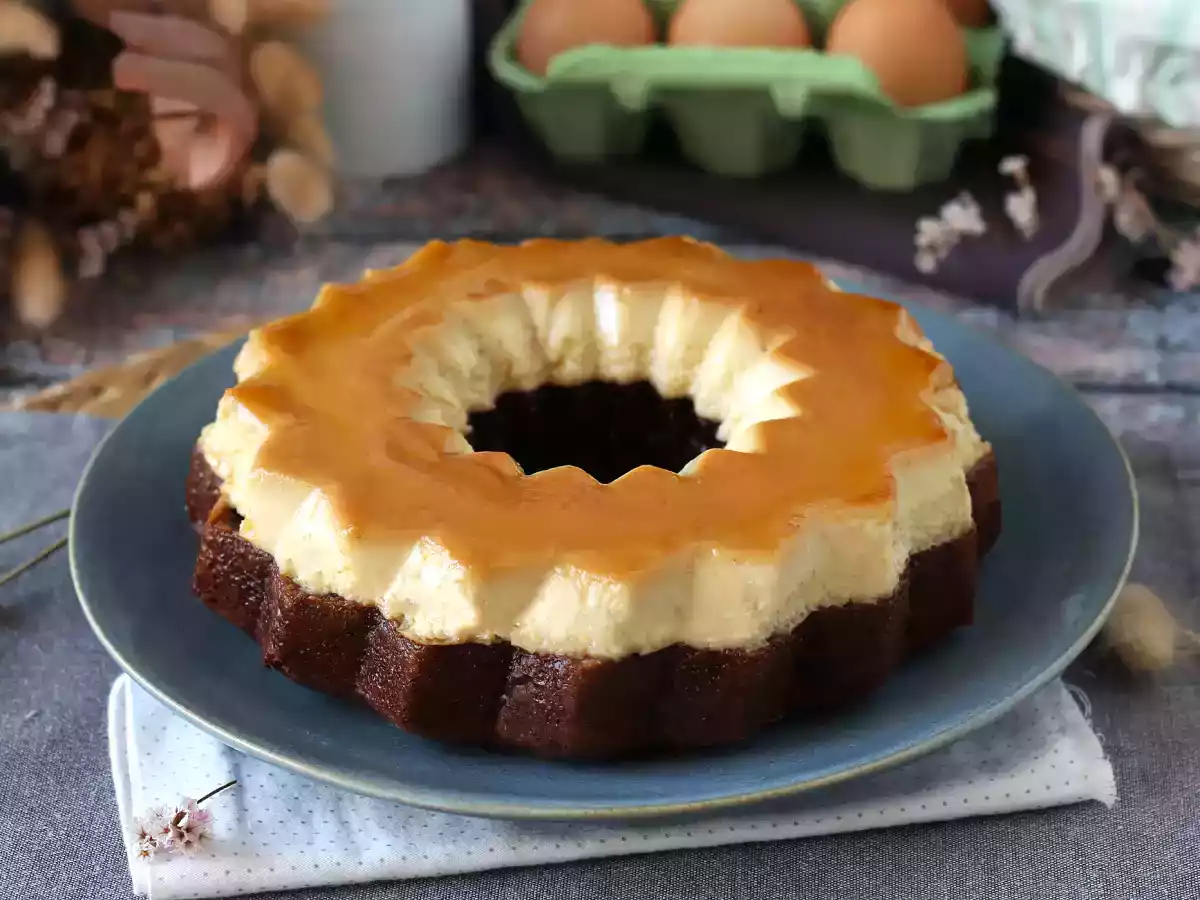 Choco flan, dokonalá kombinace vlhkého čokoládového dortu a vanilkového karamelového flanelu. - foto 2