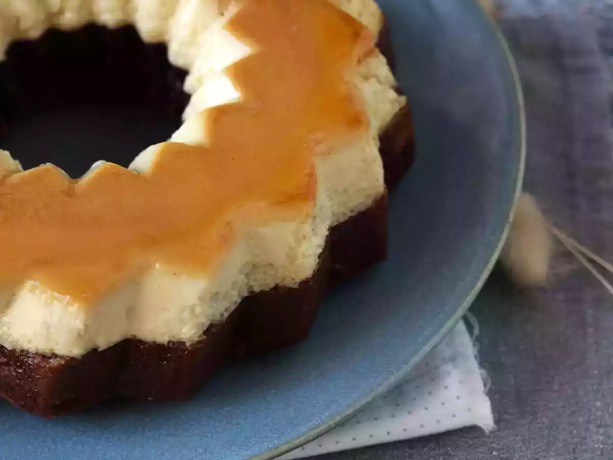 Choco flan, dokonalá kombinace vlhkého čokoládového dortu a vanilkového karamelového flanelu. - foto 4