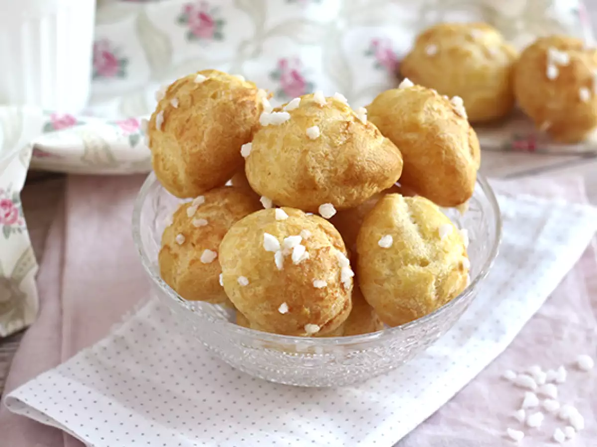 Chouquettes – francouzské odpalované pečivo s perlovým cukrem