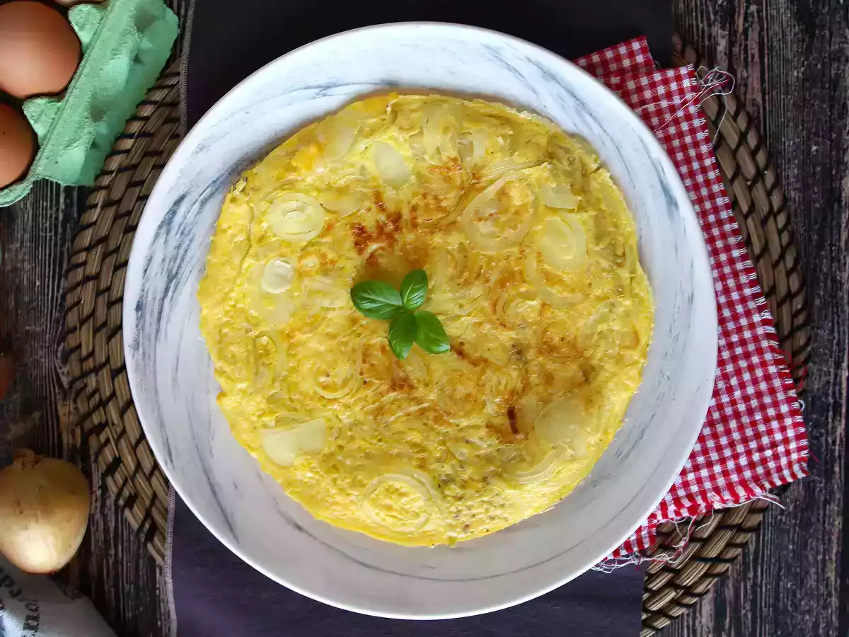 Cibulová omeleta, chutný a snadno připravitelný recept - foto 3