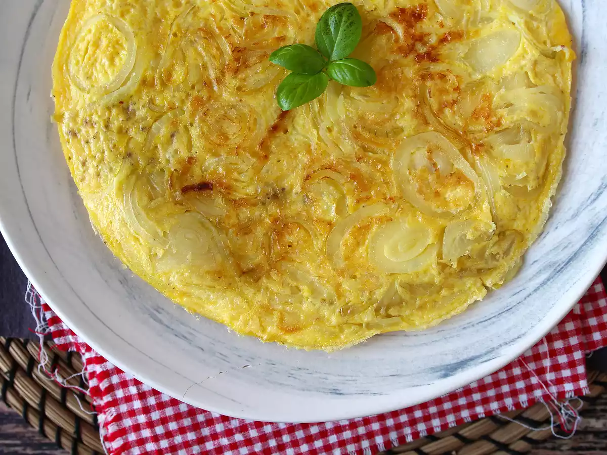 Cibulová omeleta, chutný a snadno připravitelný recept - foto 4