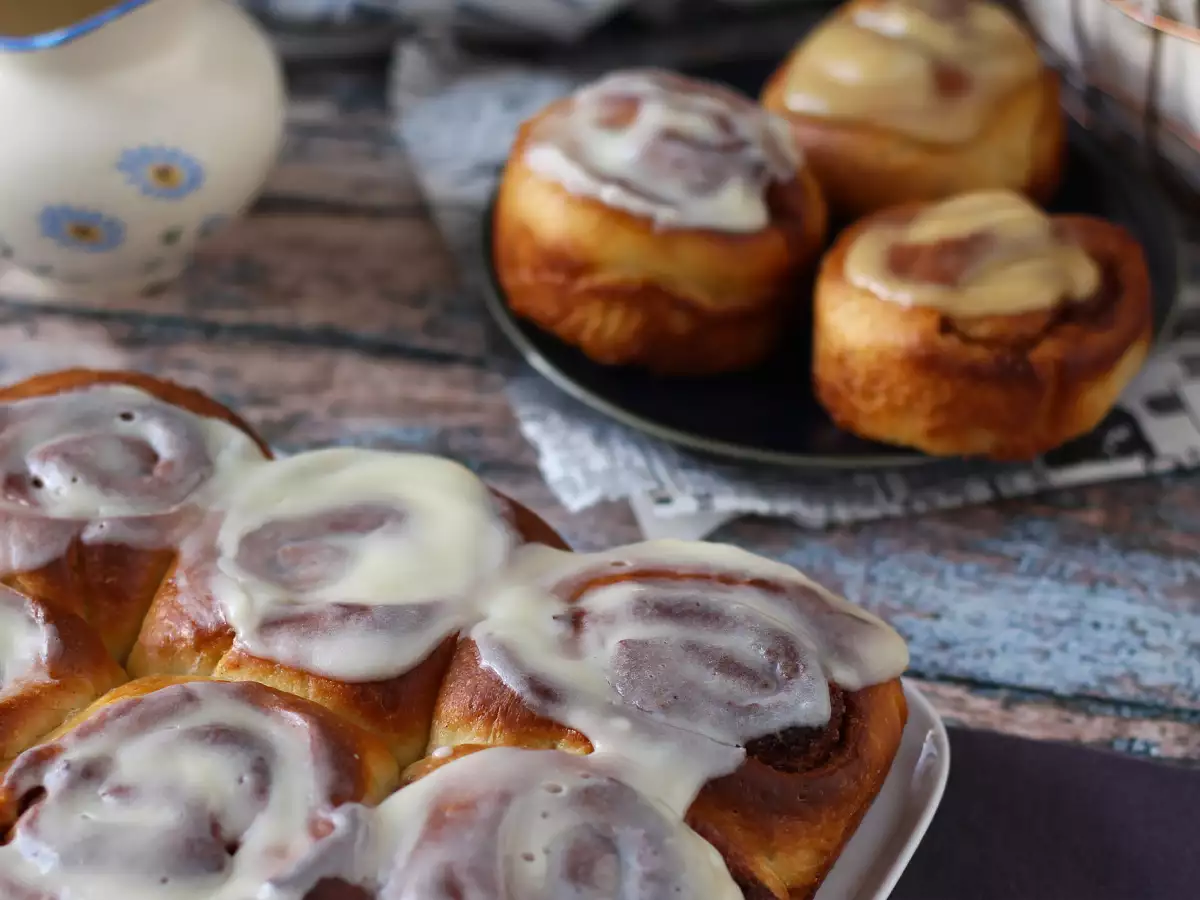 Cinnamon rolls – skořicové rolky z brioškového těsta s vanilkovou polevou - foto 3