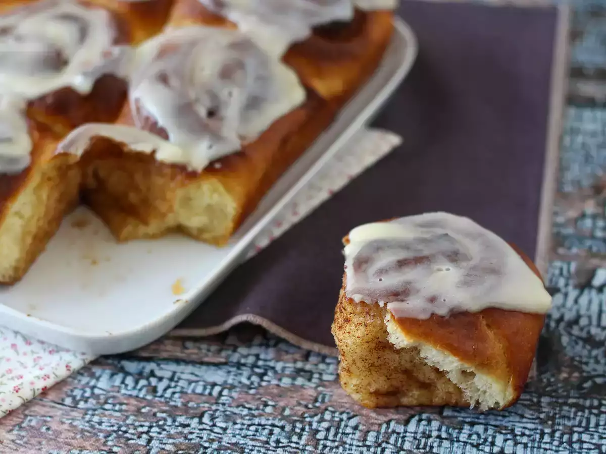 Cinnamon rolls – skořicové rolky z brioškového těsta s vanilkovou polevou - foto 4