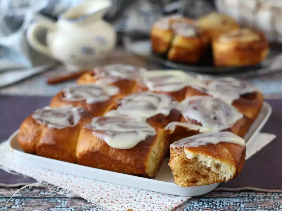 Cinnamon rolls – skořicové rolky z brioškového těsta s vanilkovou polevou - foto 6
