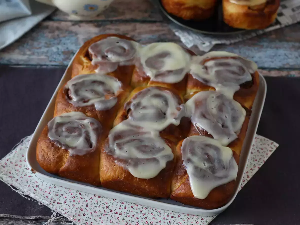 Cinnamon rolls – skořicové rolky z brioškového těsta s vanilkovou polevou - foto 7