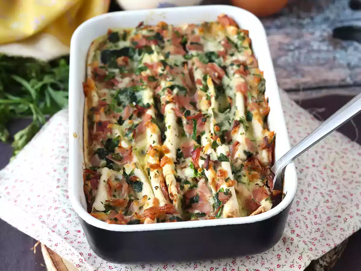 Co dělat s tortillami? Zapečená šunka, špenát a mozzarella ve stylu mřížkového koláče - foto 8