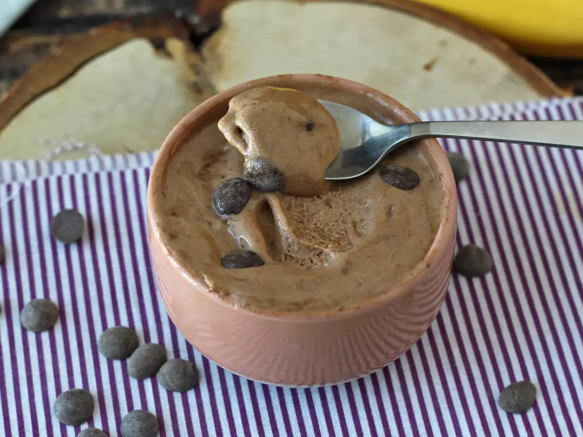 Čokoládová proteinová zmrzlina ze syrovátkového proteinu, hotová za 5 minut! - foto 3
