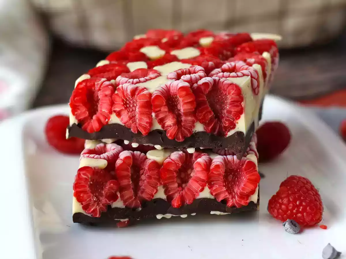 Čokoládová tyčinka ve stylu Franui s malinami, bílou a hořkou čokoládou!