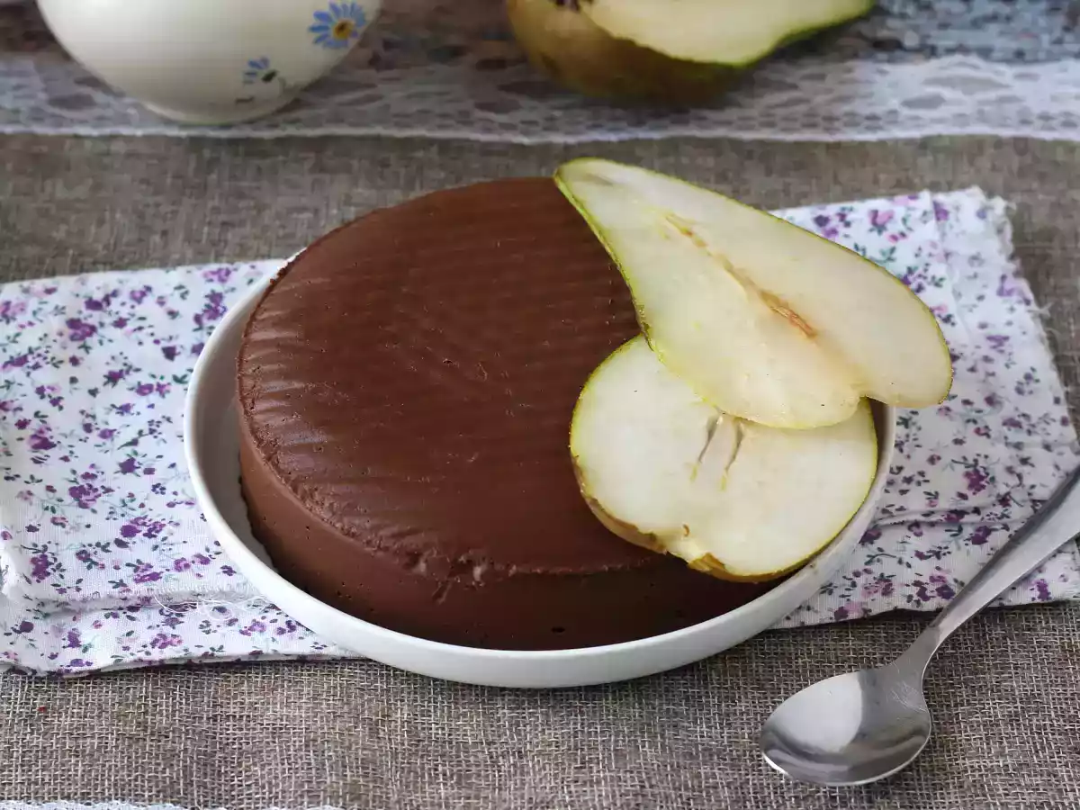 Čokoládový hruškový fondán: super snadný dezert s pouhými 2 ingrediencemi!