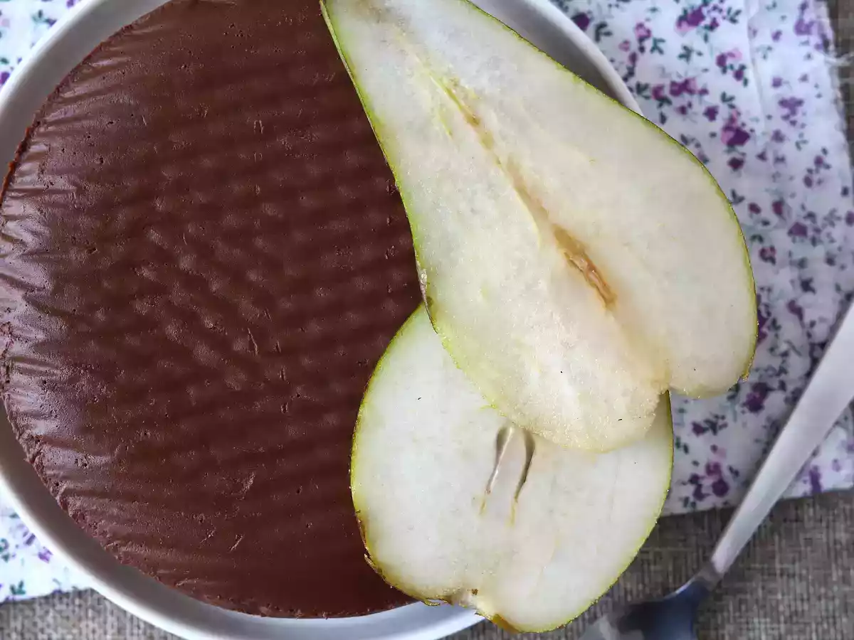 Čokoládový hruškový fondán: super snadný dezert s pouhými 2 ingrediencemi! - foto 2