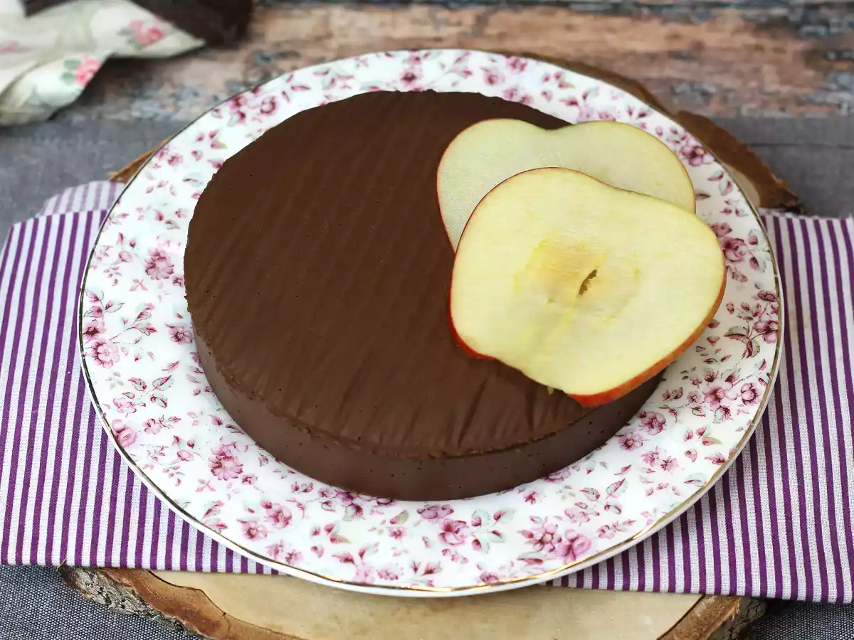 Čokoládový jablečný fondán, super jednoduchý dezert, který si připravíte z pouhých 2 ingrediencí! - foto 3