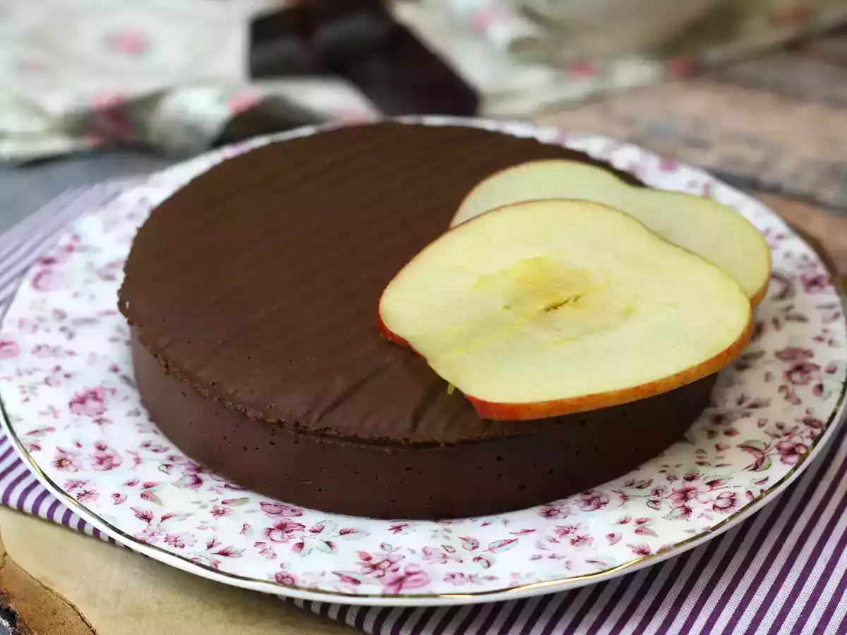 Čokoládový jablečný fondán, super jednoduchý dezert, který si připravíte z pouhých 2 ingrediencí! - foto 4