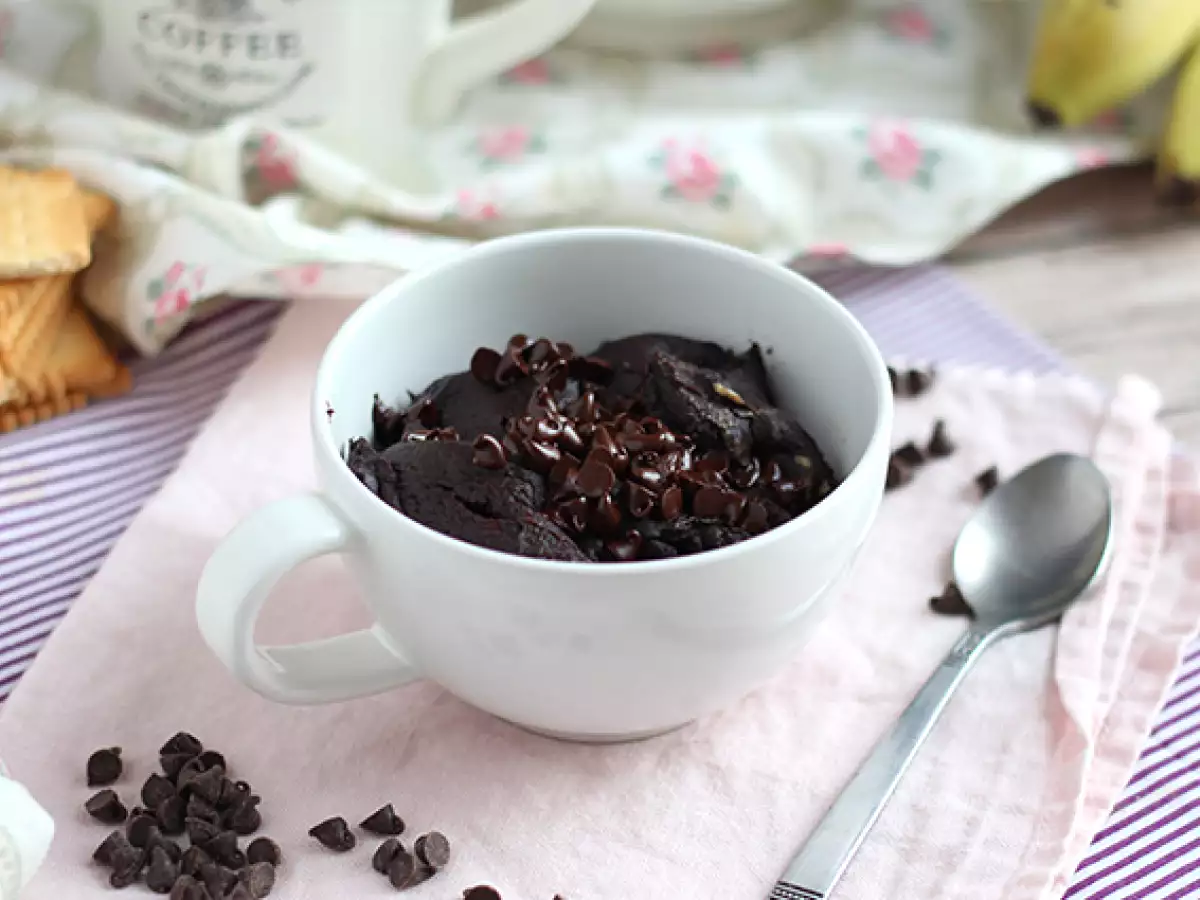 Čokoládový mug cake s arašídovým máslem za 1 minutu v mikrovlnné troubě - foto 2