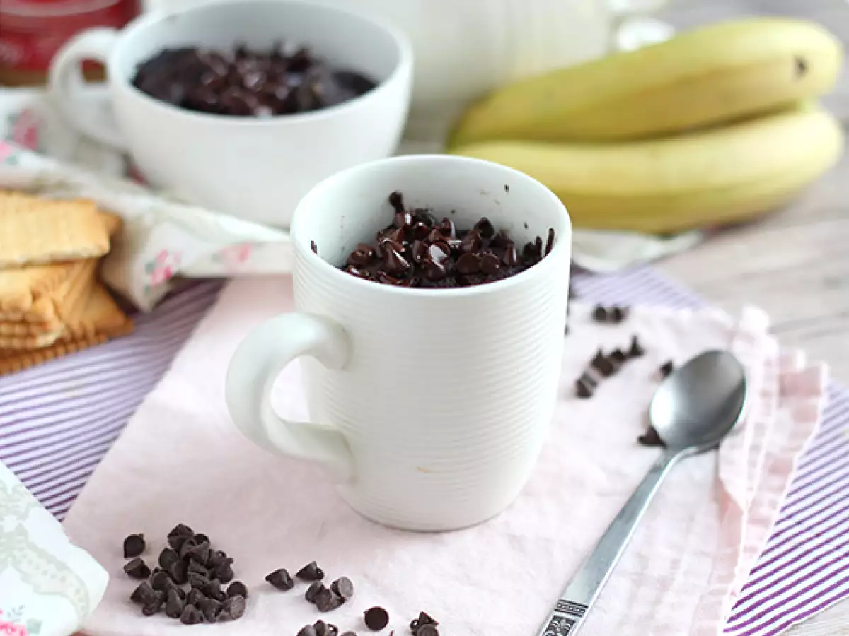 Čokoládový mug cake s arašídovým máslem za 1 minutu v mikrovlnné troubě - foto 4