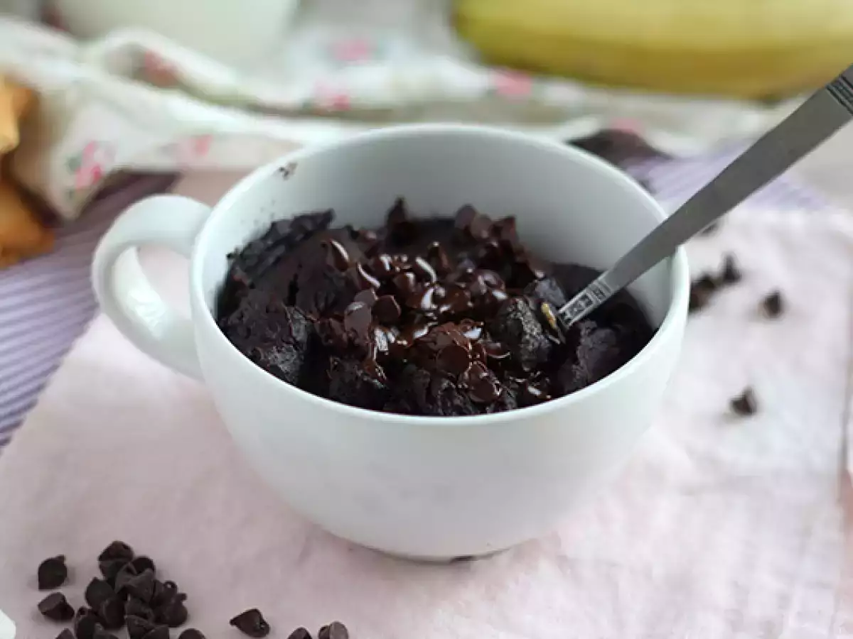 Čokoládový mug cake s arašídovým máslem za 1 minutu v mikrovlnné troubě - foto 5