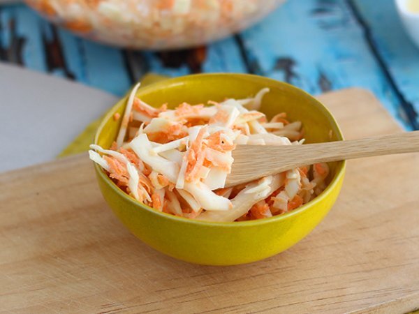 Coleslaw (salát ze zelí a mrkve v americkém stylu) - foto 4