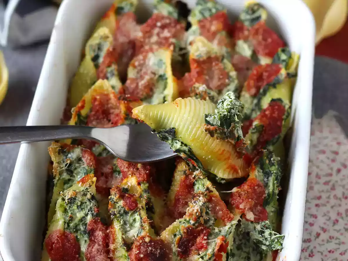 Conchiglioni plněné ricottou a špenátem: neodolatelné zapečené vegetariánské jídlo - foto 2
