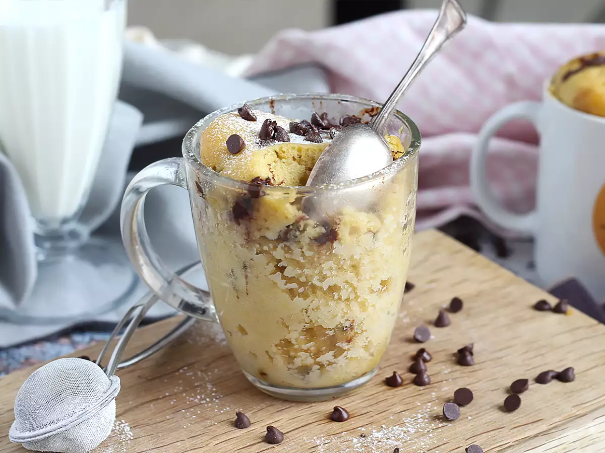 Cookie mug cake – hrníčkový dort s kousky čokolády - foto 3