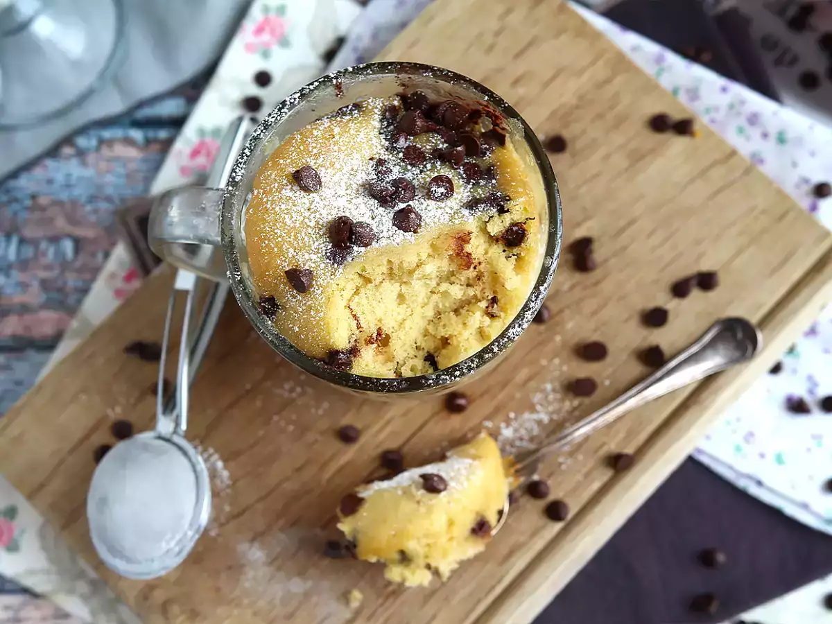 Cookie mug cake – hrníčkový dort s kousky čokolády - foto 5