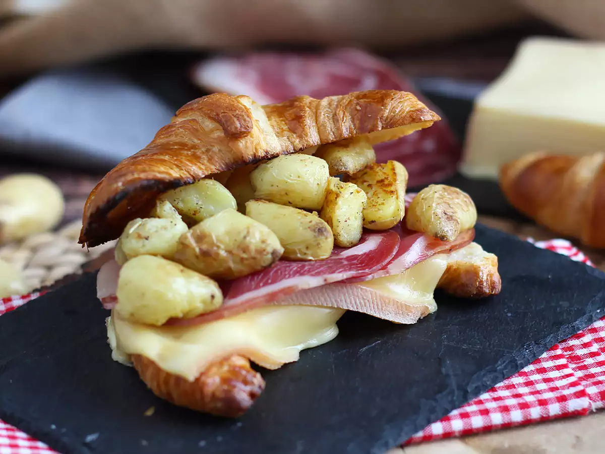 Croissantový sendvič s raclette pro dokonalý brunch