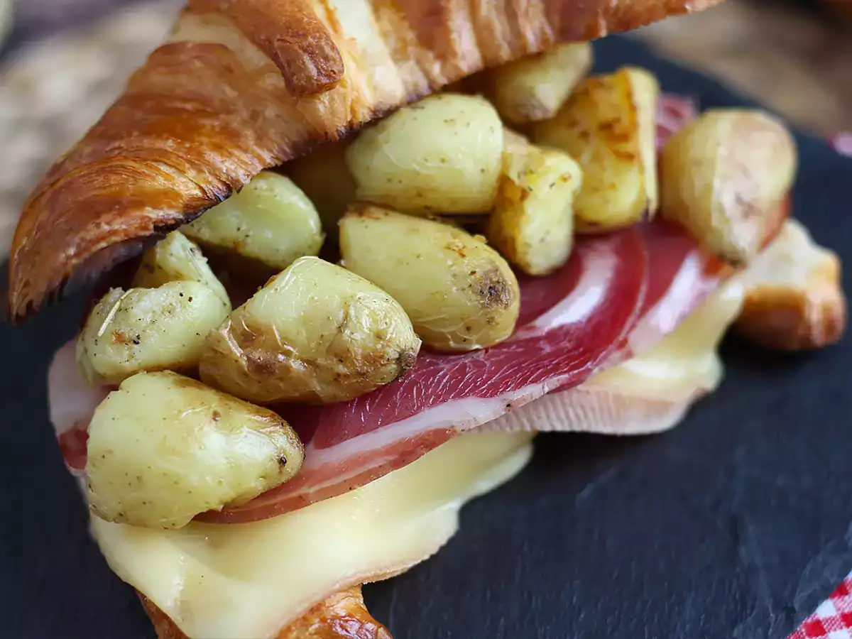 Croissantový sendvič s raclette pro dokonalý brunch - foto 3