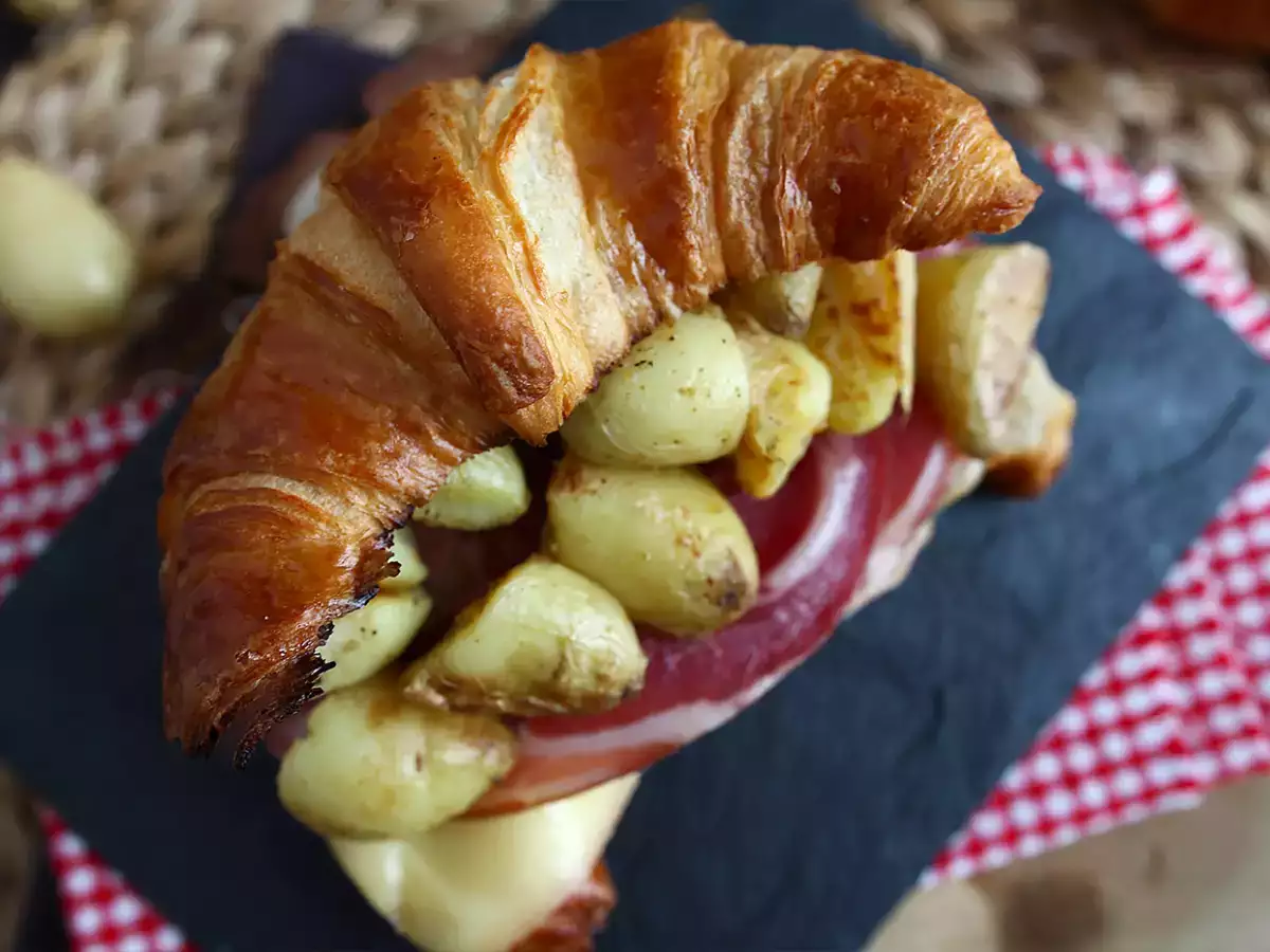 Croissantový sendvič s raclette pro dokonalý brunch - foto 4