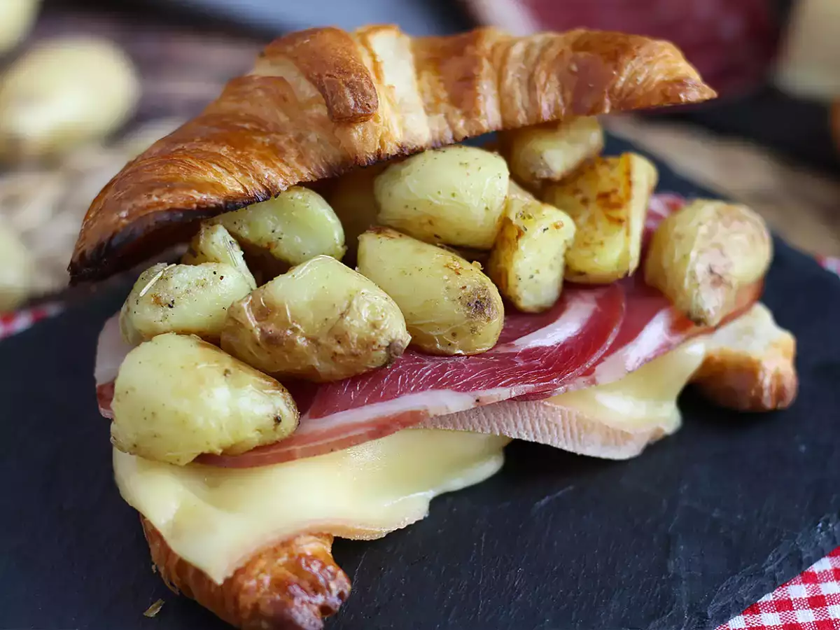 Croissantový sendvič s raclette pro dokonalý brunch - foto 5