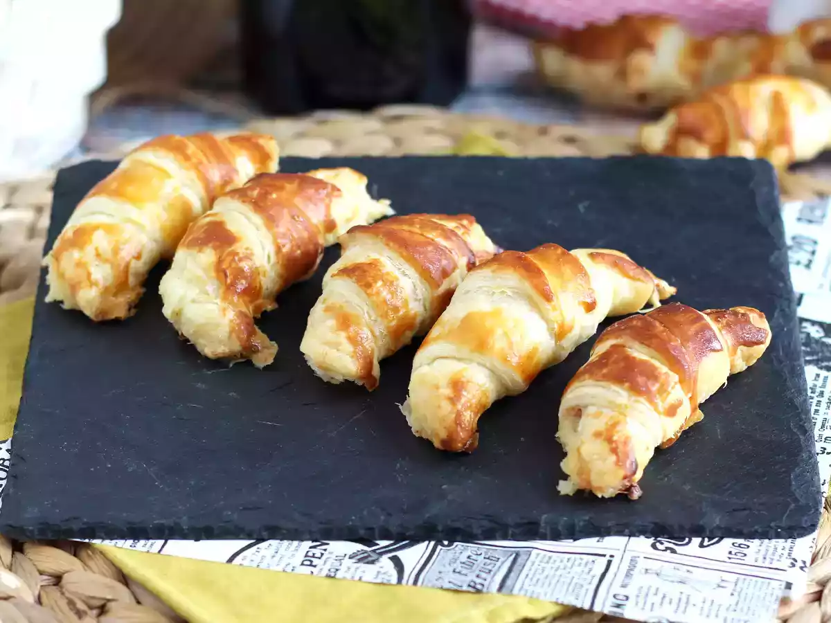 Croissanty s bešamelovou omáčkou, šunkou a sýrem - foto 2