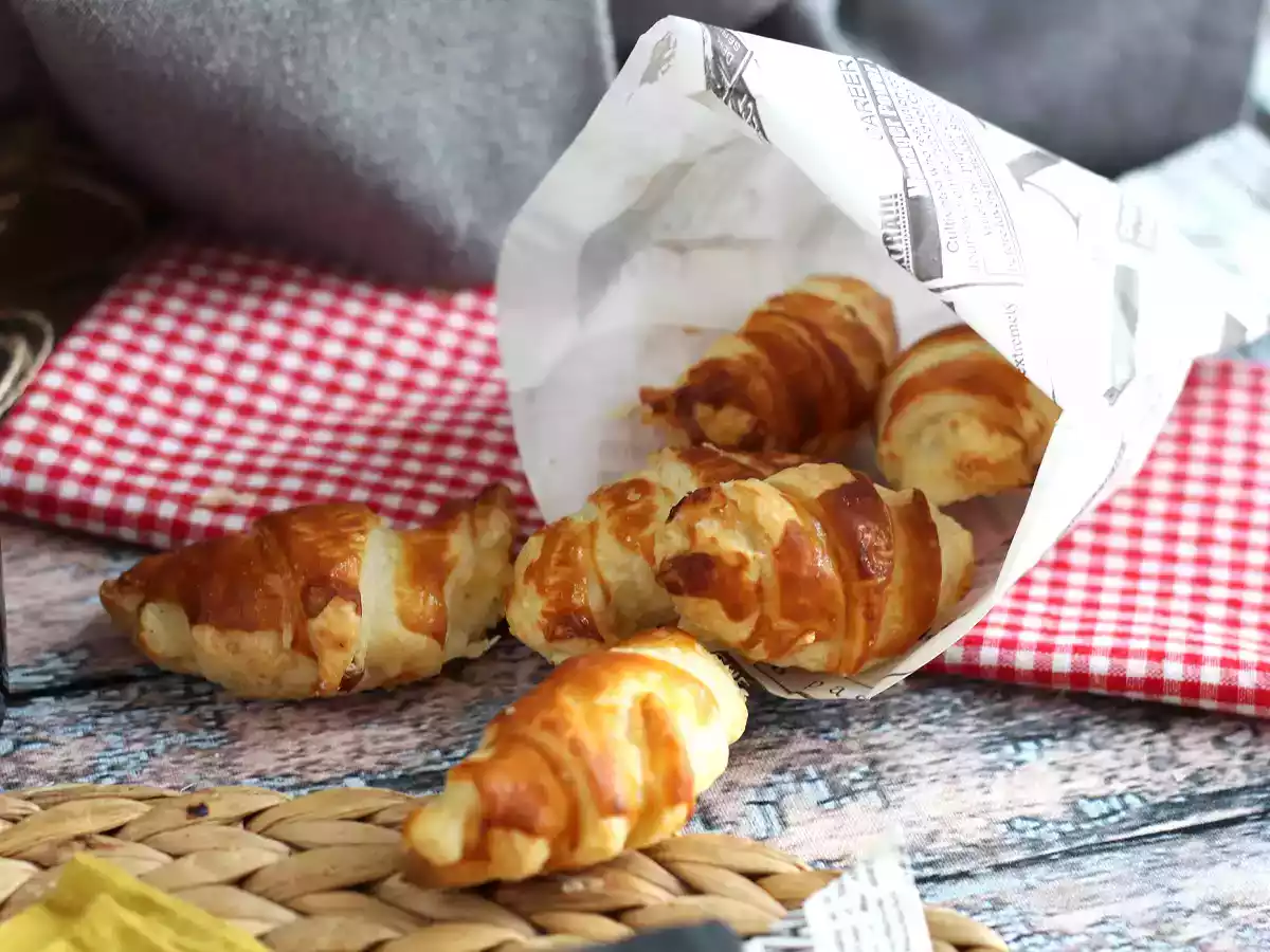 Croissanty s bešamelovou omáčkou, šunkou a sýrem - foto 3