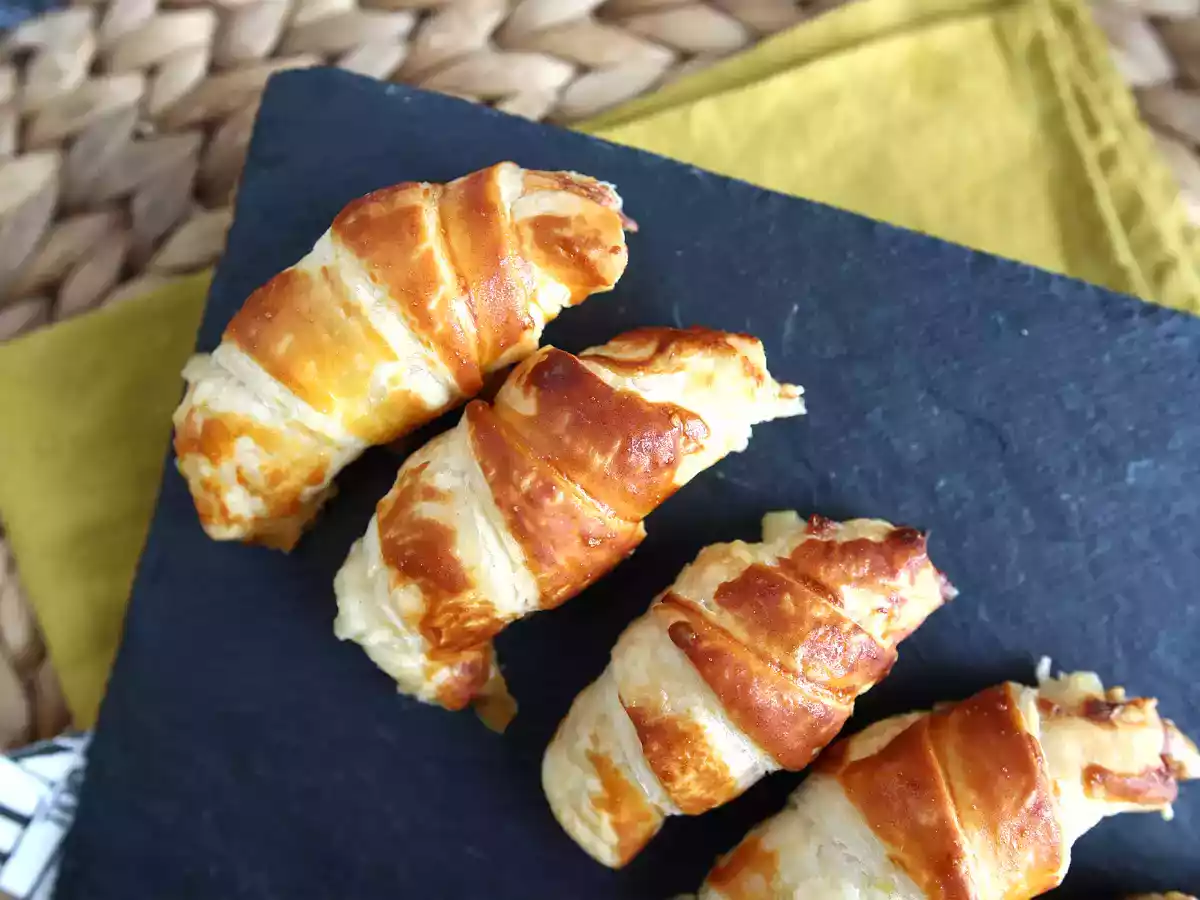 Croissanty s bešamelovou omáčkou, šunkou a sýrem - foto 4