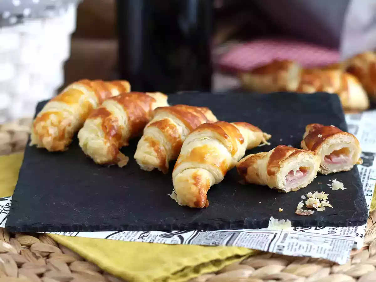 Croissanty s bešamelovou omáčkou, šunkou a sýrem - foto 5