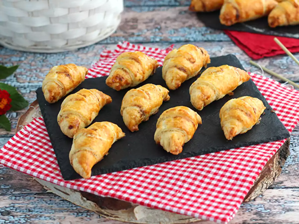 Croissanty z listového těsta se šunkou a čerstvým sýrem - foto 2
