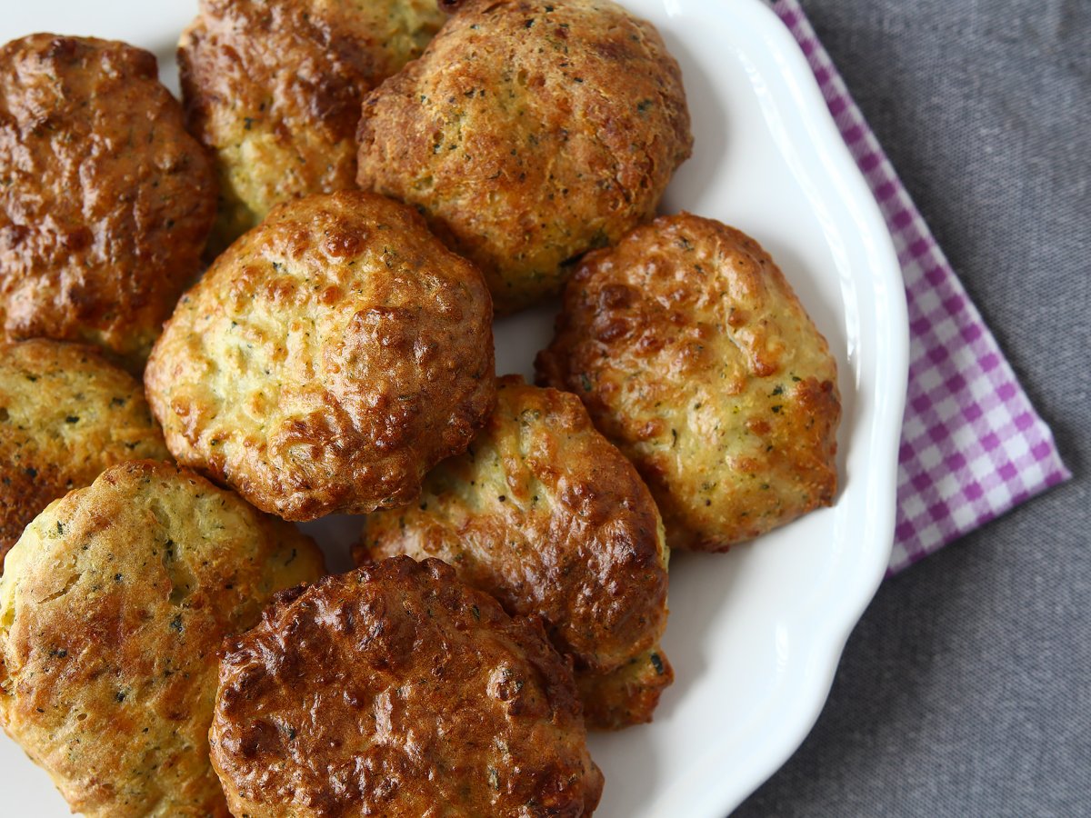 Cuketové lívance s jogurtem a fetou ve fritéze