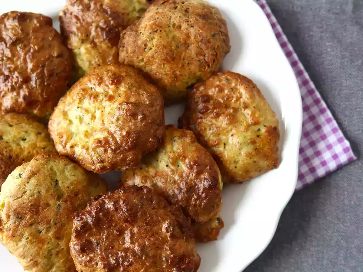 Cuketové lívance s jogurtem a fetou ve fritéze