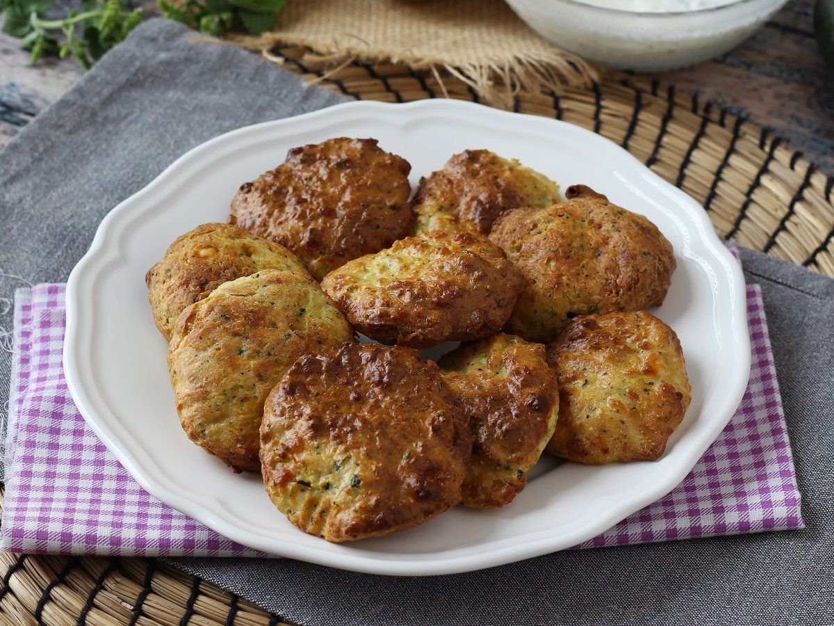 Cuketové lívance s jogurtem a fetou ve fritéze - foto 2