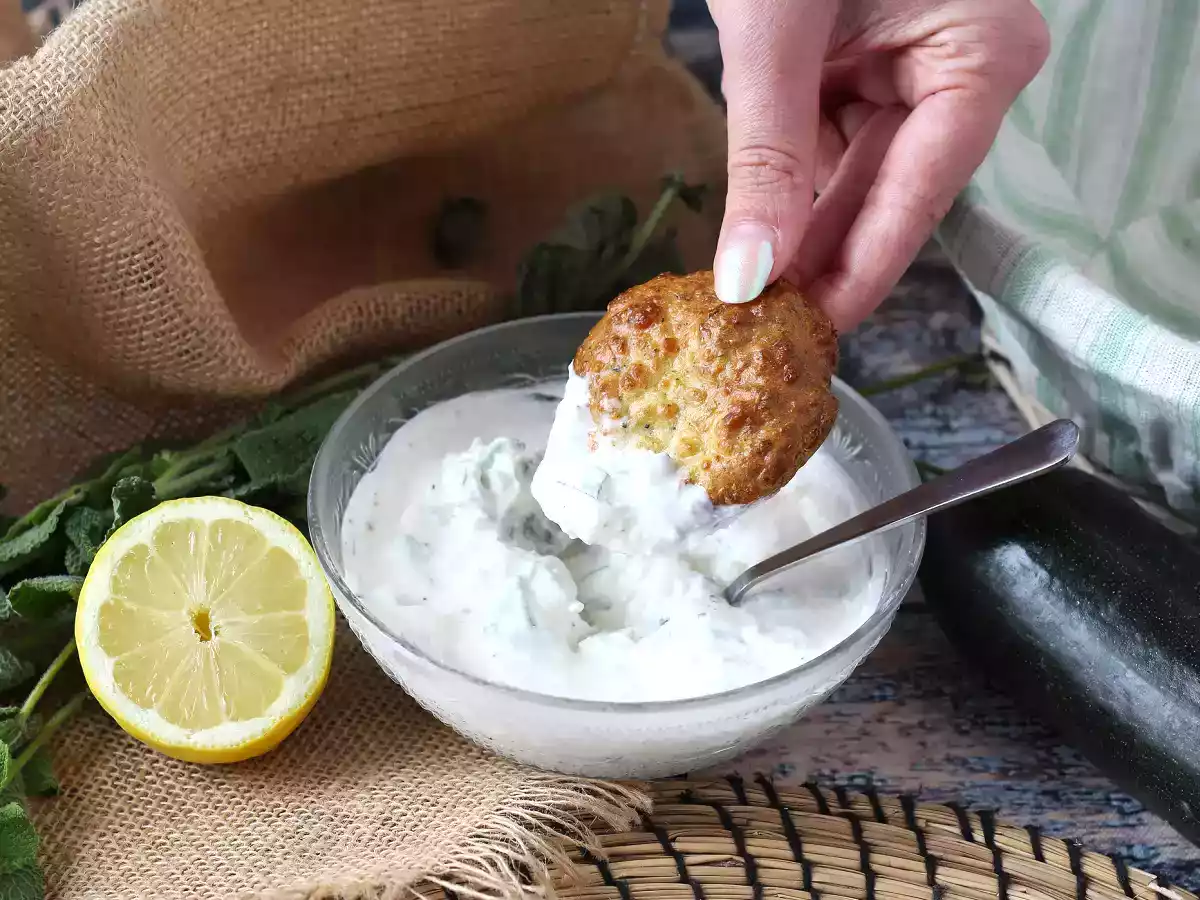 Cuketové lívance s jogurtem a fetou ve fritéze - foto 3
