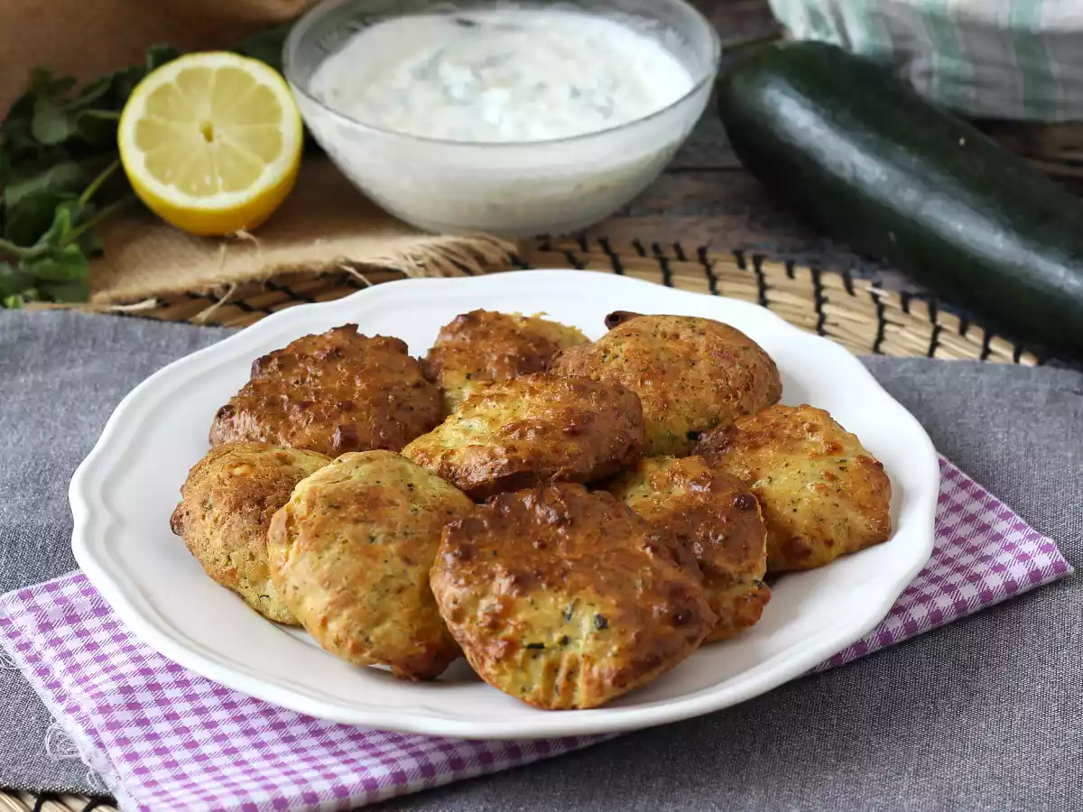 Cuketové lívance s jogurtem a fetou ve fritéze - foto 4