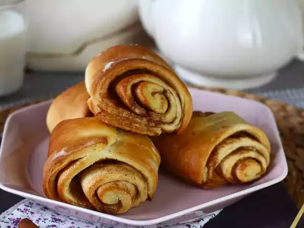 Recept Domácí franzbrötchen: jednoduchý recept na skořicové pečivo
