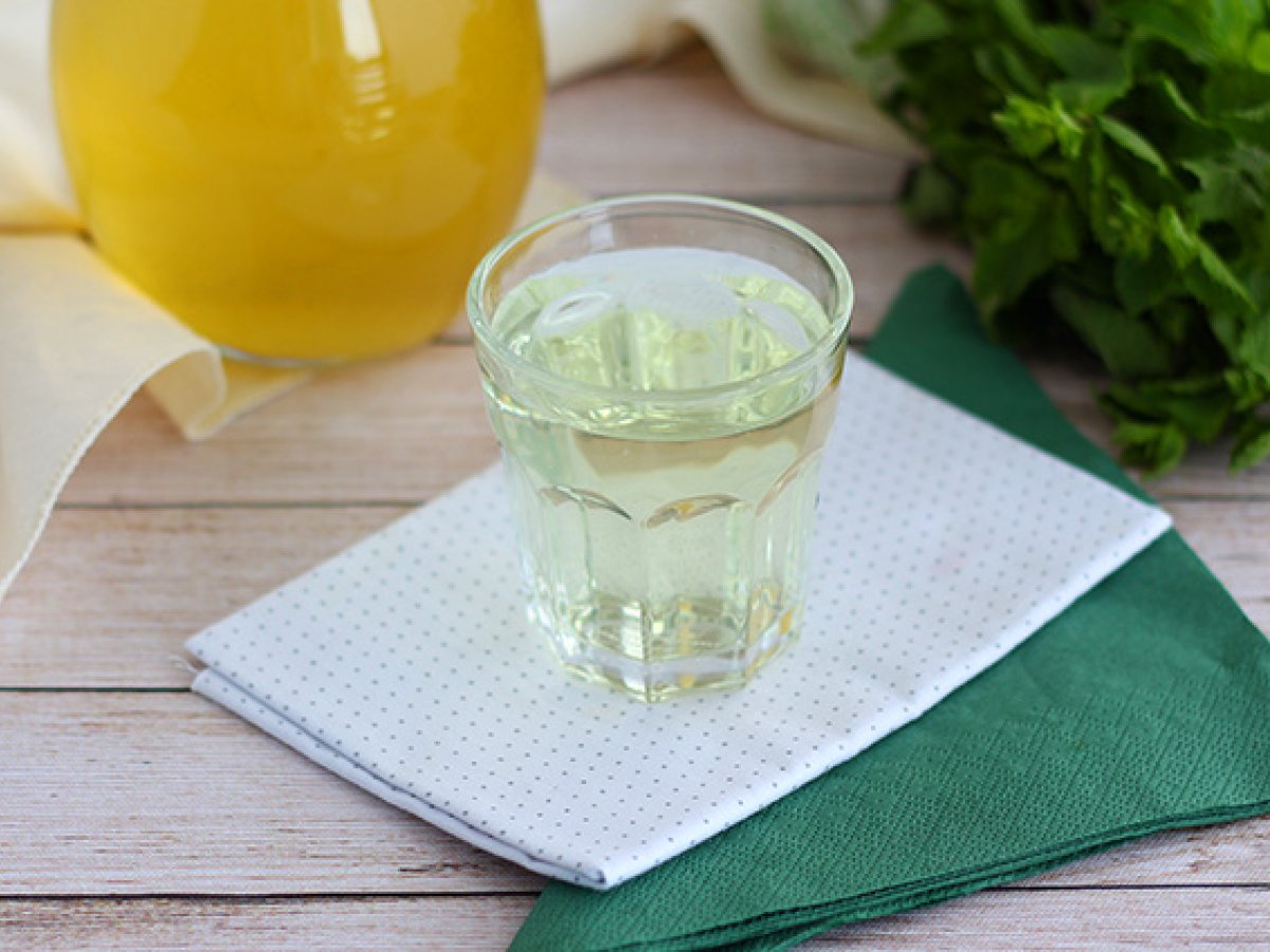 Domácí mátový sirup