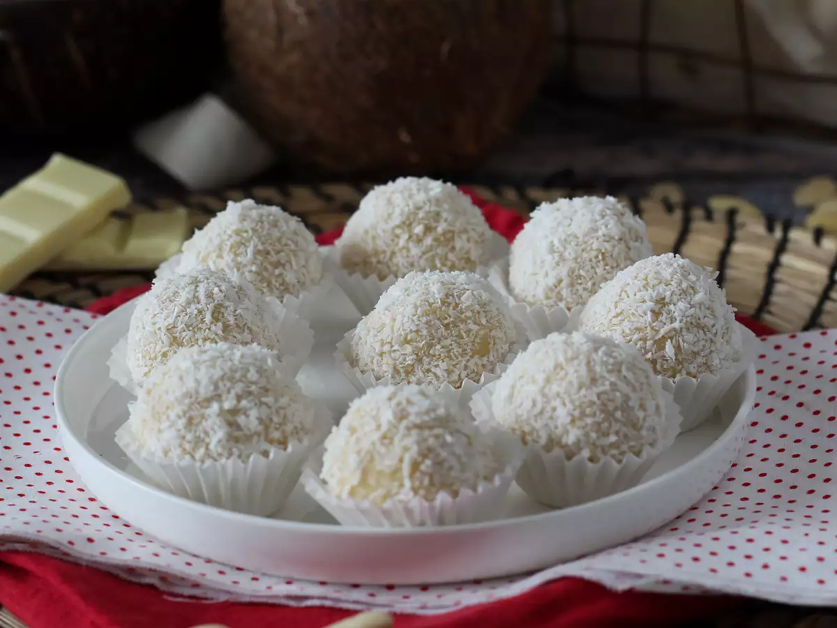 Domácí pralinky Raffaello z bílé čokolády