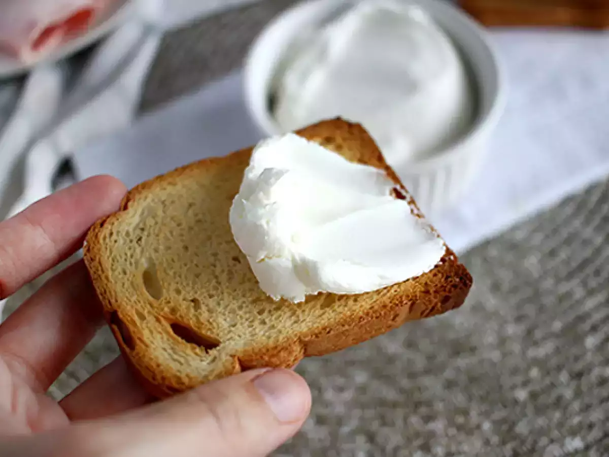 Domácí smetanový sýr typu Philadelphia ze 2 ingrediencí - foto 2