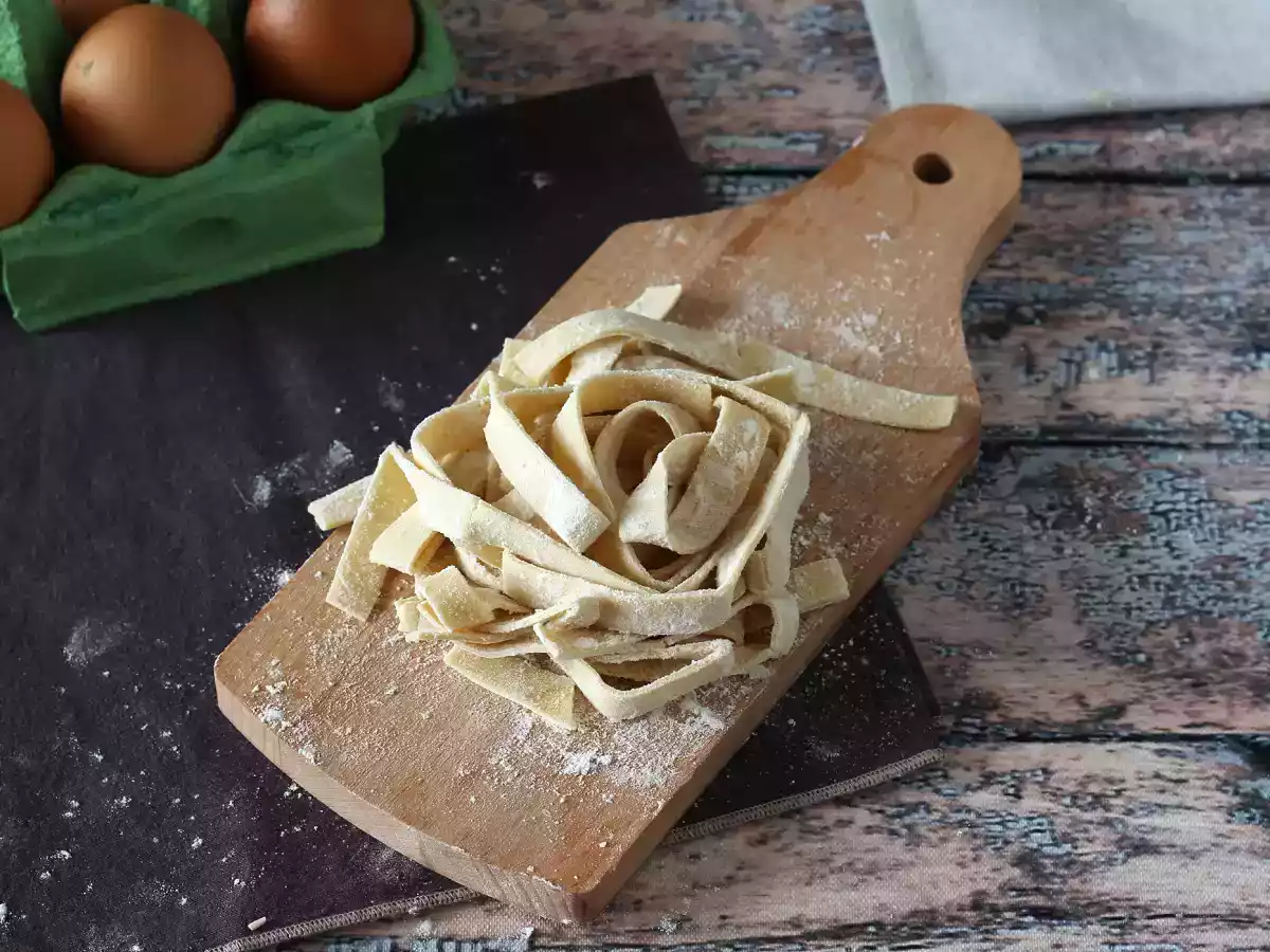 Domácí tagliatelle: postup vysvětlený krok za krokem