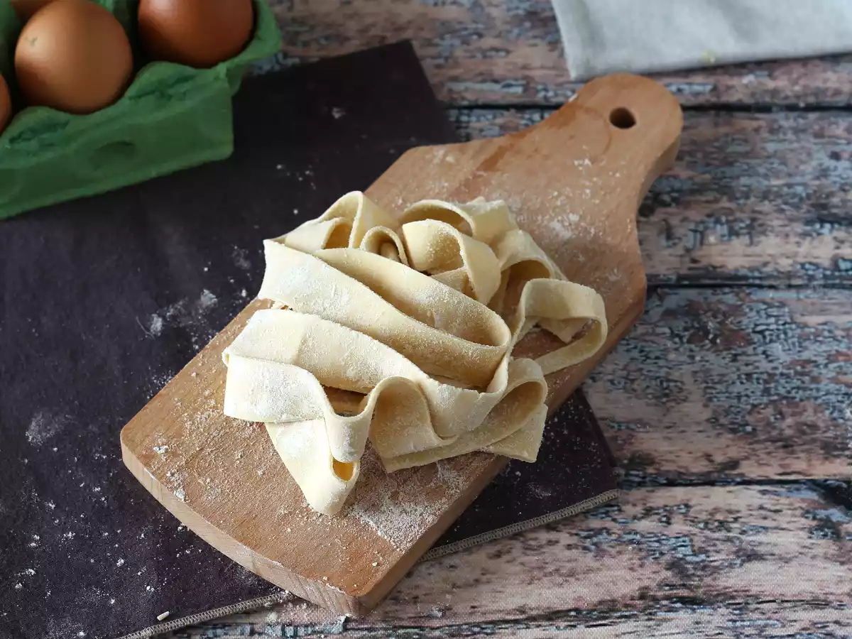 Domácí vaječné pappardelle: recept vysvětlený krok za krokem