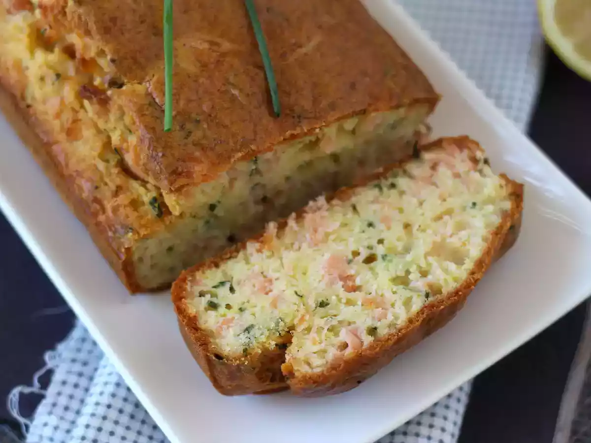 Dort z uzeného lososa, citronu a pažitky - foto 5