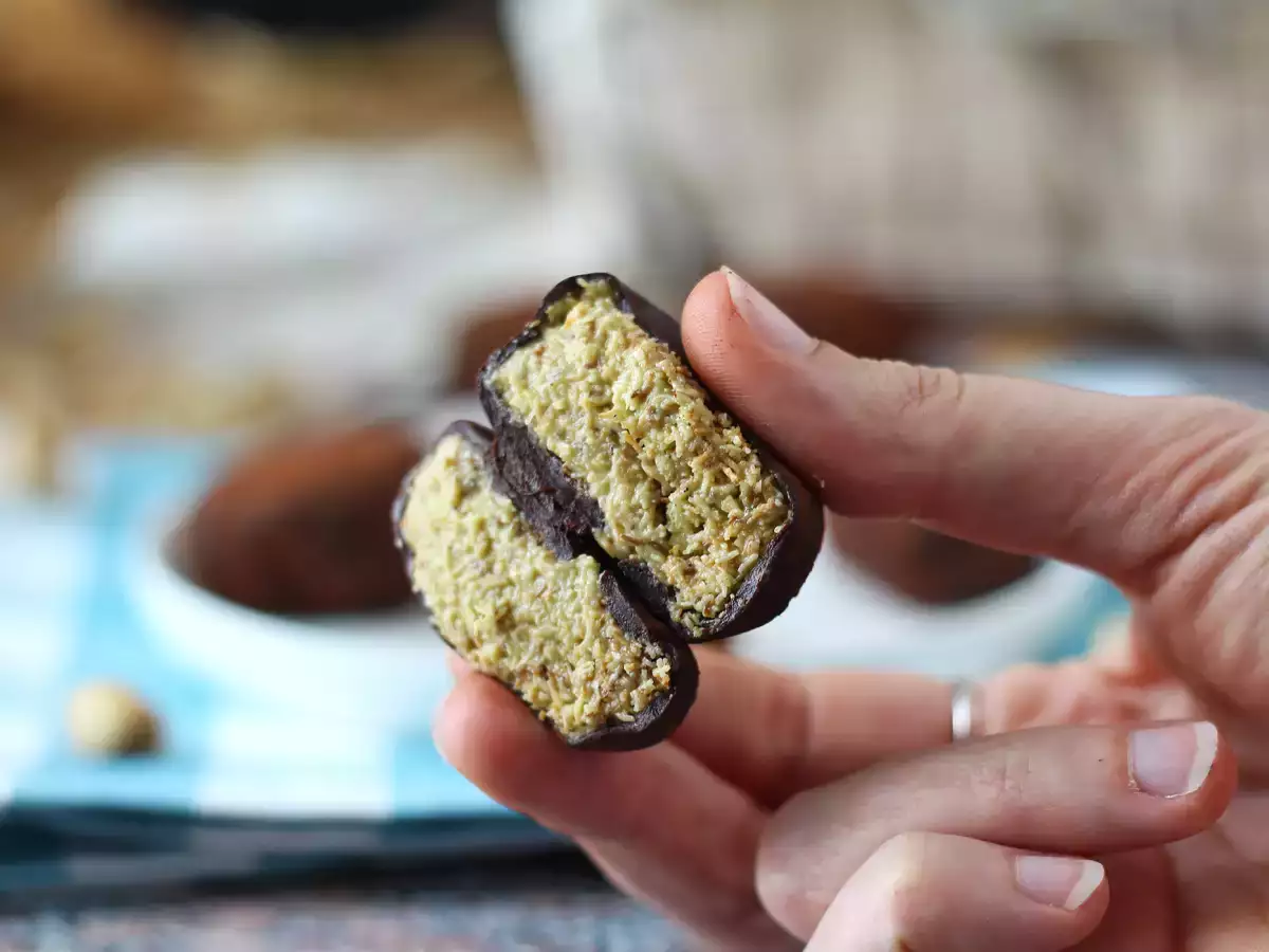 Dubajské žvýkací sušenky, virální recept na mochis s pistáciovou a kadaifovou náplní - foto 4